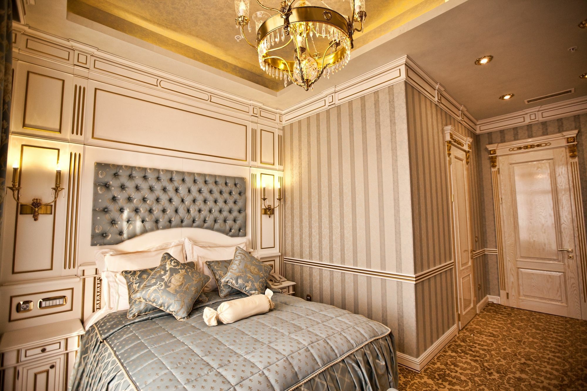 Multi Grand Pharaon Hotel Ptghni Extérieur photo